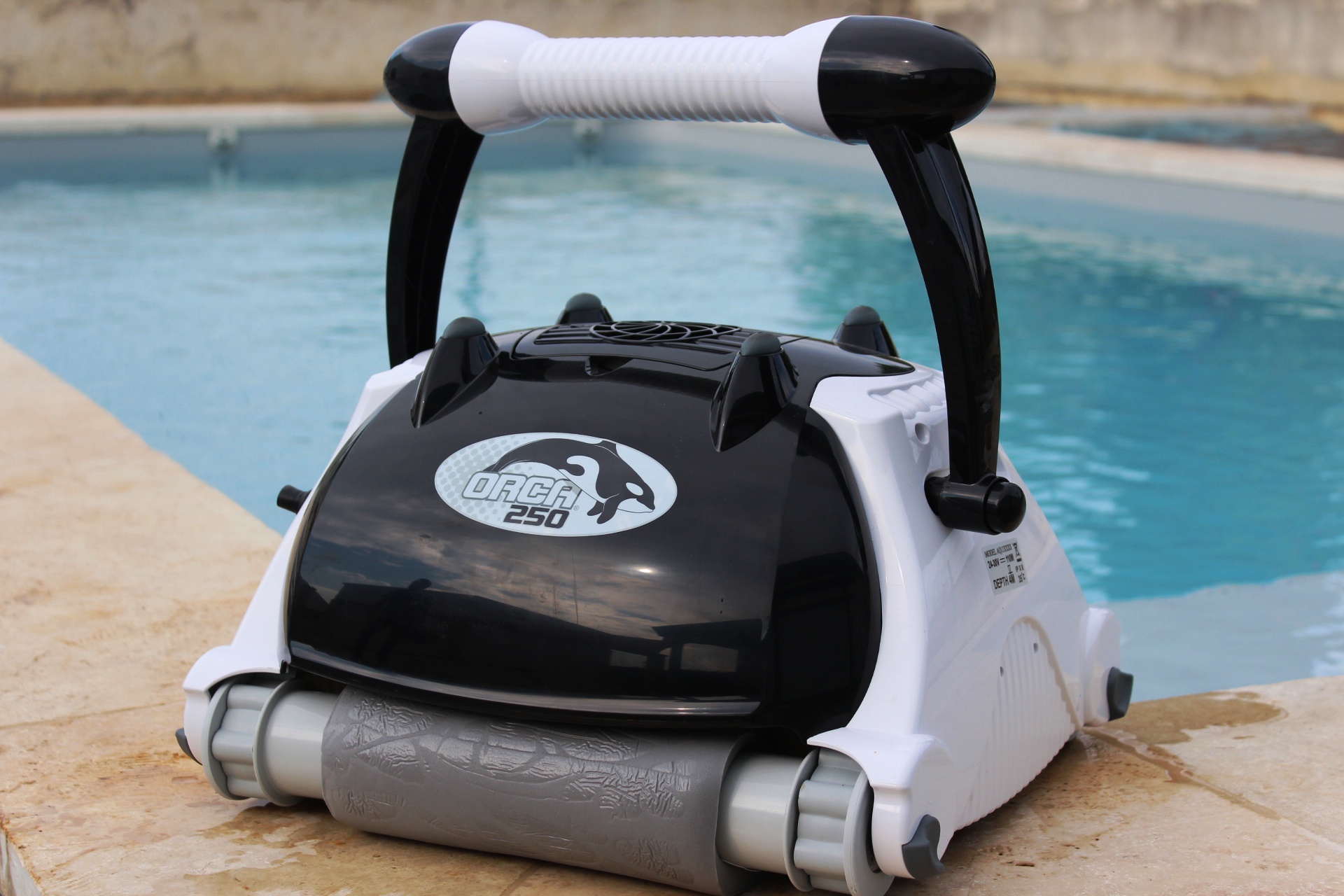 mailleur robot pour piscines enterrées orca 250