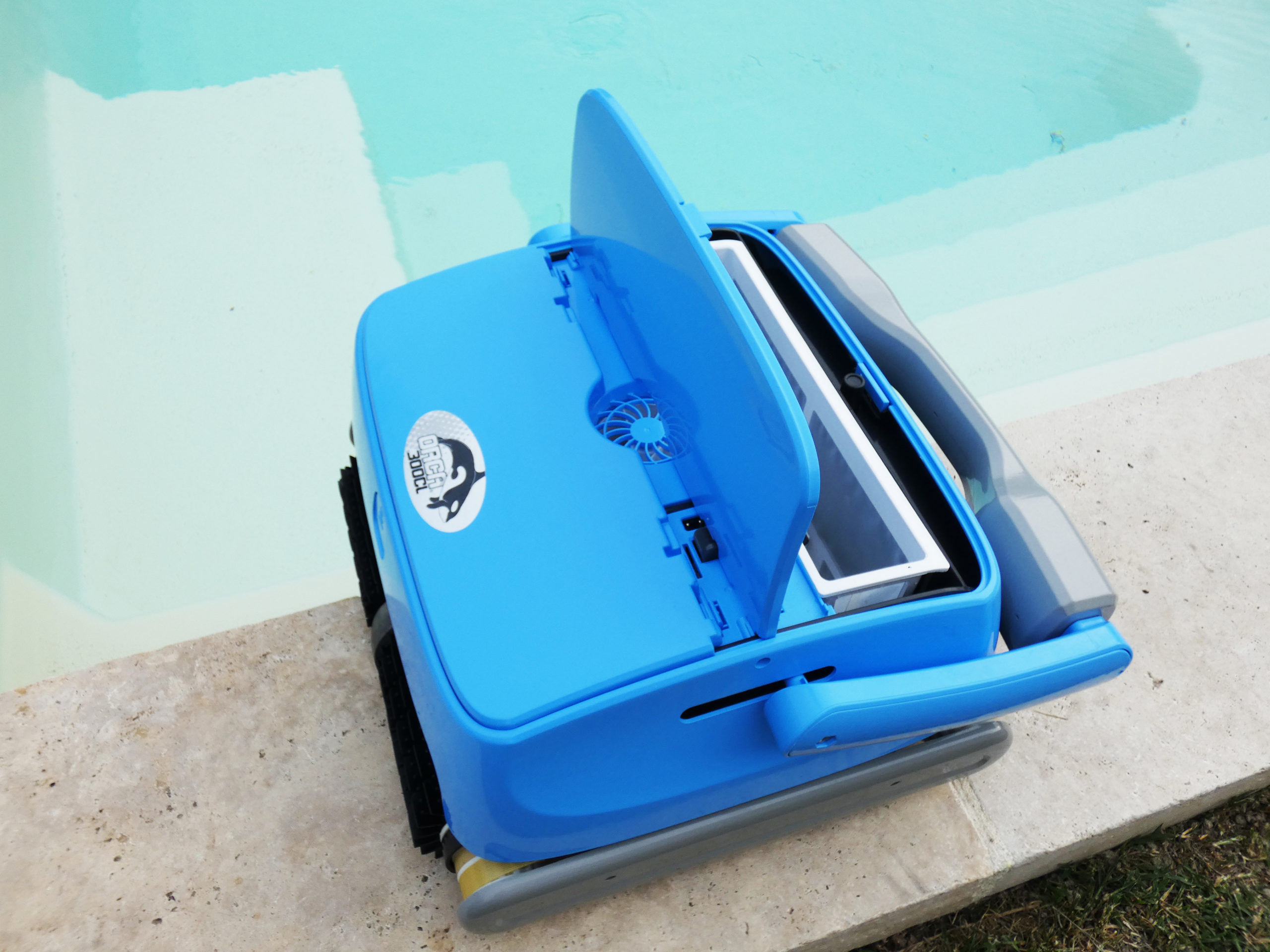 Robot piscine nettoyage fond parois et ligne d'eau Orca 250